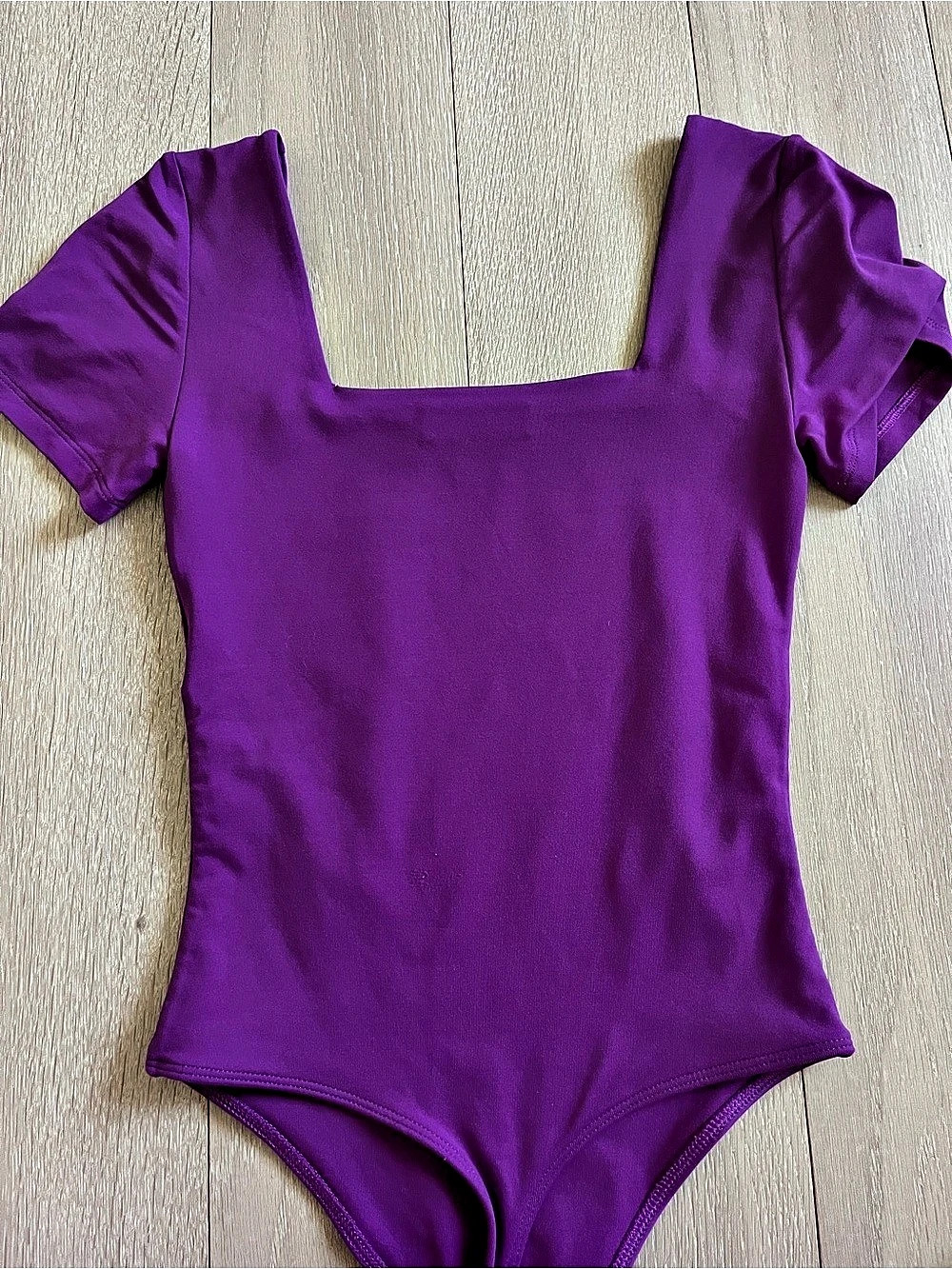 Aritzia Contour Squareneck Short-Sleeve Bodysuit Square Neck Bodysuit in Purple